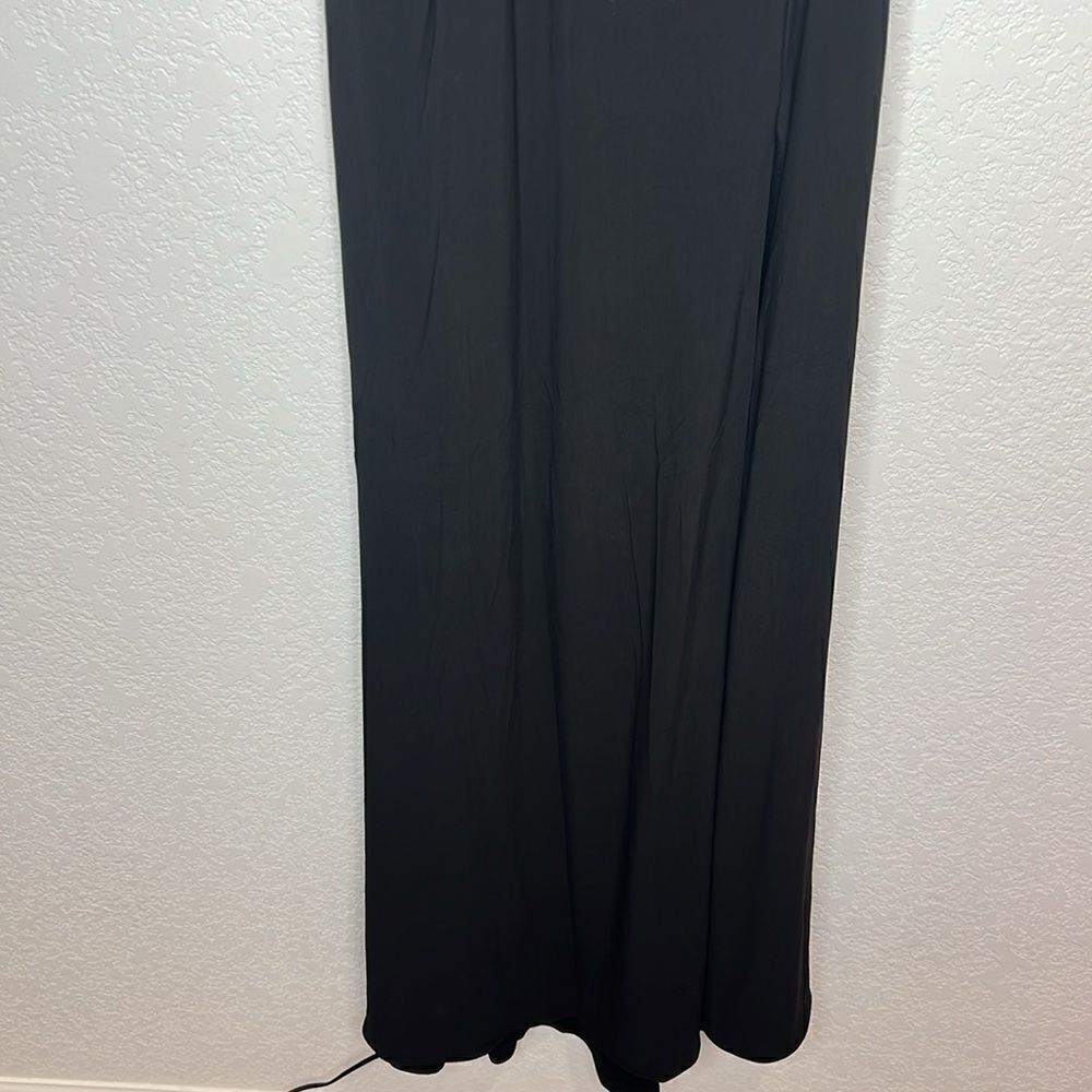 NWT Mac Duggal Black Floral Sequin Criss
Cross Bodice Side Slit Gown Size 6 - Picture 5 of 15